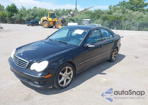 2007 Mercedes-Benz C 230 Sport z USA, uszkodzony, nr VIN WDBRF52H57F932321